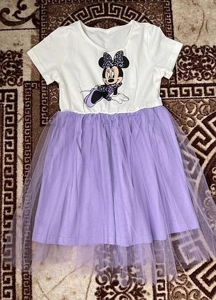 Нова сукня на дівчинку