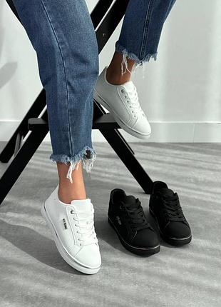 Жіночі стильні кросівки