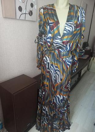 Очень красивое новое макси платье с длинны рукавом французского бренда briefly, размер xs.