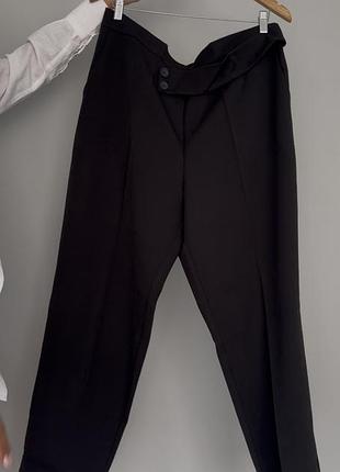 Жіночі брюки чорного кольору