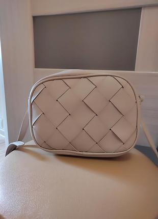 Сумка бежевого цвета