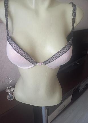 Красивый брендовый бюстгалтер балконет с пуш ап, на косточках, впереди на застежке, 70в, intimissimi.