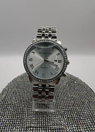 Часы женские на браслете