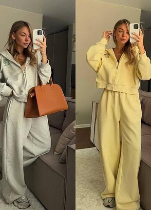 Жіночий спортивний костюм