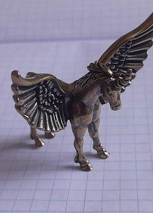 Пегас скульптура