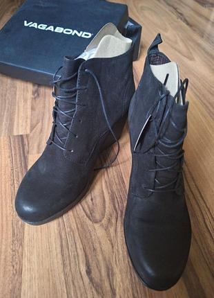 Ботильйони на шнурівці