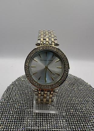 Годинник жіночий на браслеті