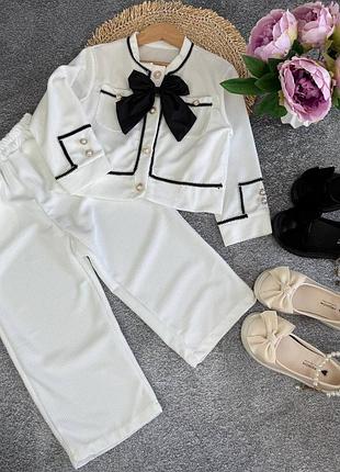 Класичний костюм для дівчинки