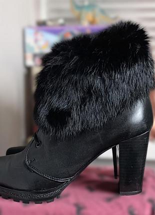Ботинки з хутряним комірцем жіночі чорні шкіряні осінні