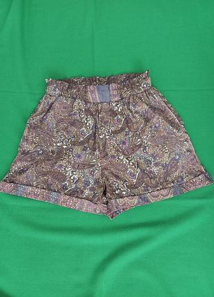 Batik шовкові шорти з кишенями та на широкій гумці в поясі