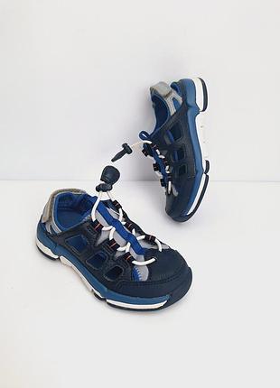 Закриті сандалії clark's