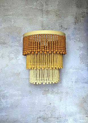 Люстра ручної роботи з дерев'яних намистин