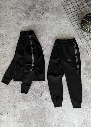 Чоловічий чорний спортивний костюм від calvin klein