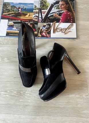 Черные кожаные ботильоны на каблуке