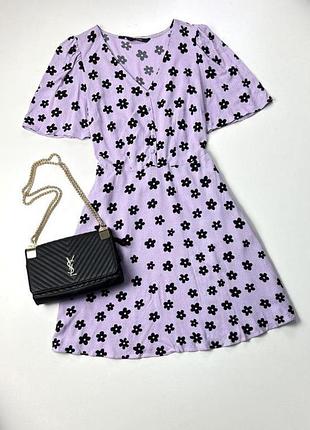 Гарна бузкова жіноча сукня в квіти