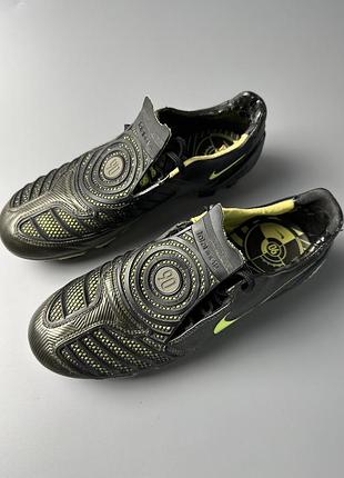 Оригінальні футбольні бутси nike total 90