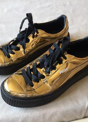 Женские кроссовки  размер 40.