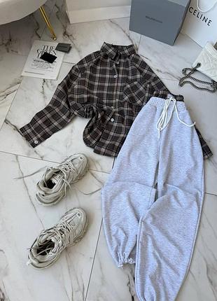 Костюм женский рубашка в клетку и спортивные штаны джоггеры двойка повседневный базовый стильный комплект коричневый серый