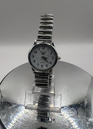 Годинник жіночий на браслеті- резинка