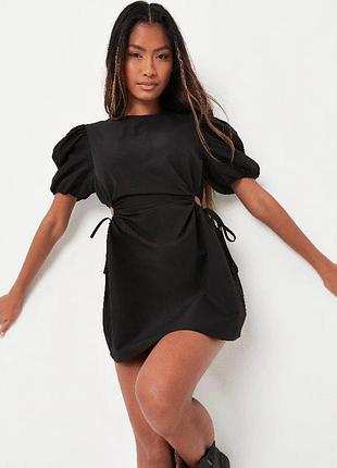 Черное мини платье с вырезами по бокам