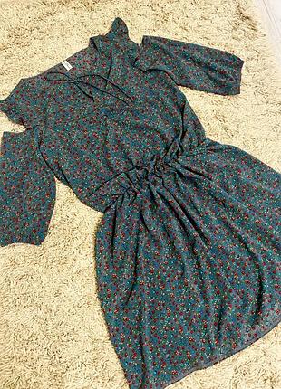 Летнее платье с цветочным принтом