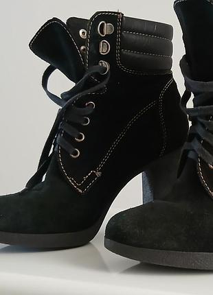 Замшевые ботинки