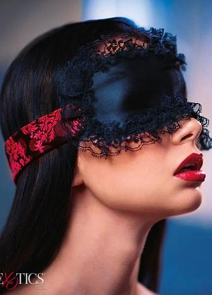 Маска на очі з мереживом та стрічками у візерунок scandal california exotic чорно-червона