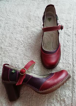 Шкіряні туфлі