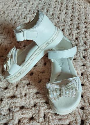 Праздничные босоножки для девочки 27 г.