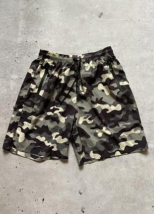 Чоловічі камуфляжні шорти