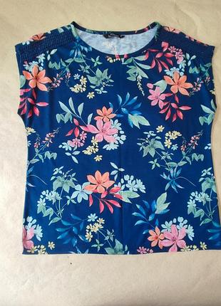 Женская футболка в цветочный принт