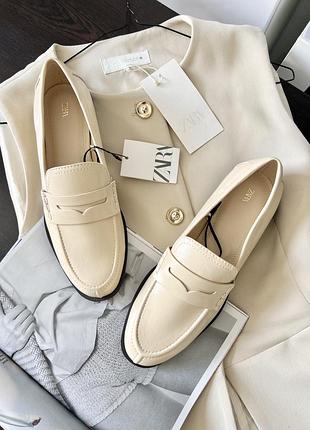 Туфлі в стилі лоферів. декоративна прострочка зверху. контрастна підошва. закруглений носок. вони 🔥