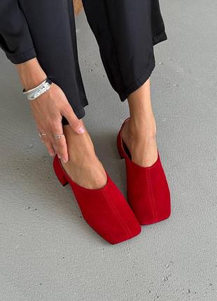 Червоні замшеві сабо мюлі з закритим квадратним носком