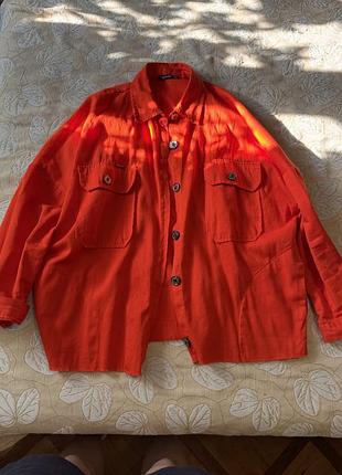 Яскрава помаранчева сорочка