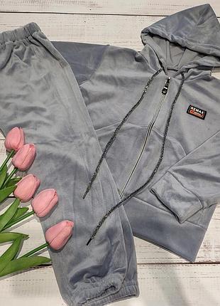 Велюровый костюм на детей