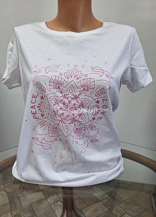 Футболка жіноча