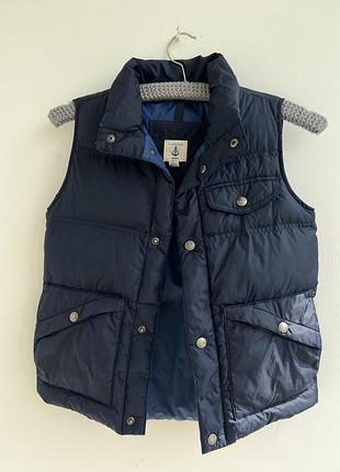 Жилетка пуховая на 7-8 лет