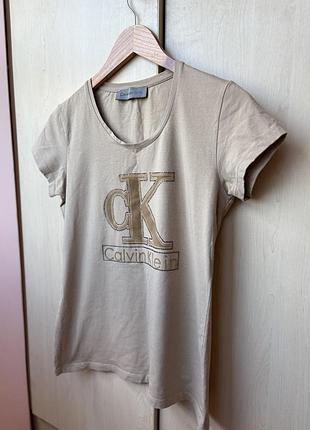 Гарна базова футболка оригінал від ck