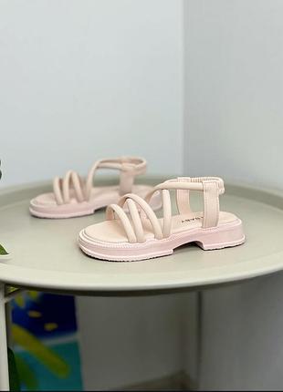 Босоніжки дитячі нові