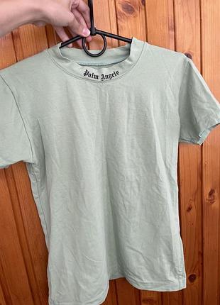 Прикольна футболка з горловиною