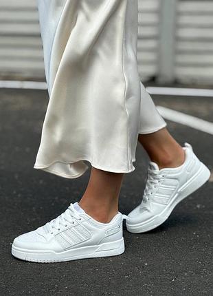 Кросівки жіночі білі