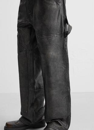 Чоловічі шкіряні штани zara вільного крою з вареним ефектом
