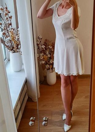 Платье нежное женское ажурное с кружевом кружевом короткое twin-set однотонное белое молочного айвори цвета легкое летнее s