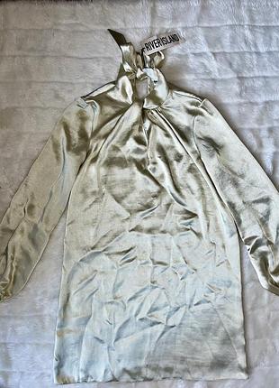 Атласна оливкова сукня