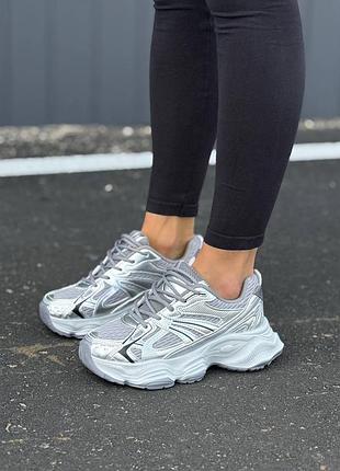 Женские кроссовки