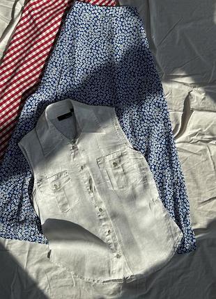 Білий льляний жилет на ґудзиках