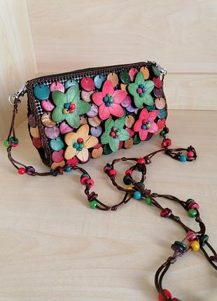 Сумочка яскрава.