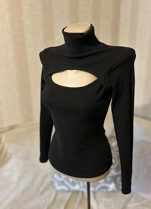 Кофта з вирізом