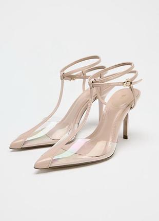 Вінілові туфлі босоніжки zara