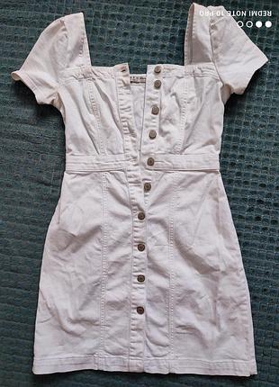 Белое джинсовое платье